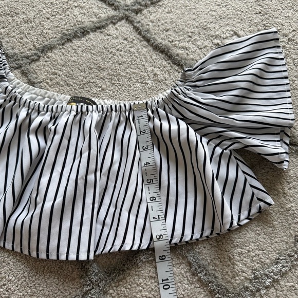 House of Harlow Bree crop top Black and White ruffle stripped off shoulder small - Picture 9 of 11